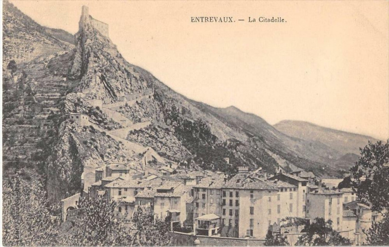 Carte postale ancienne Entrevaux La Citadelle à Entrevaux