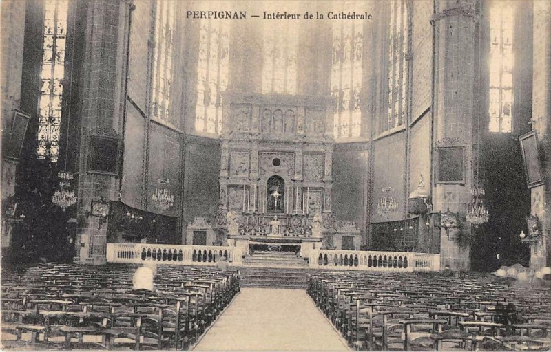 Carte postale ancienne Perpignan Interieur De La Cathedrale à Perpignan