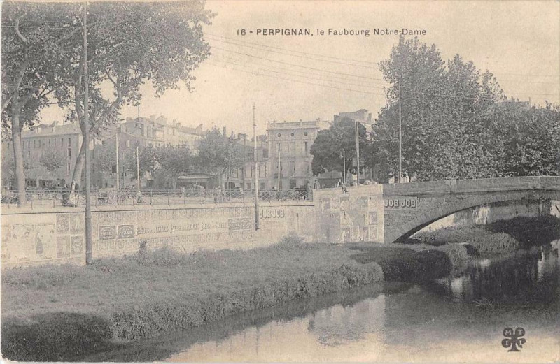 Carte postale ancienne Perpignan Le Faubourg Notre Dame à Perpignan