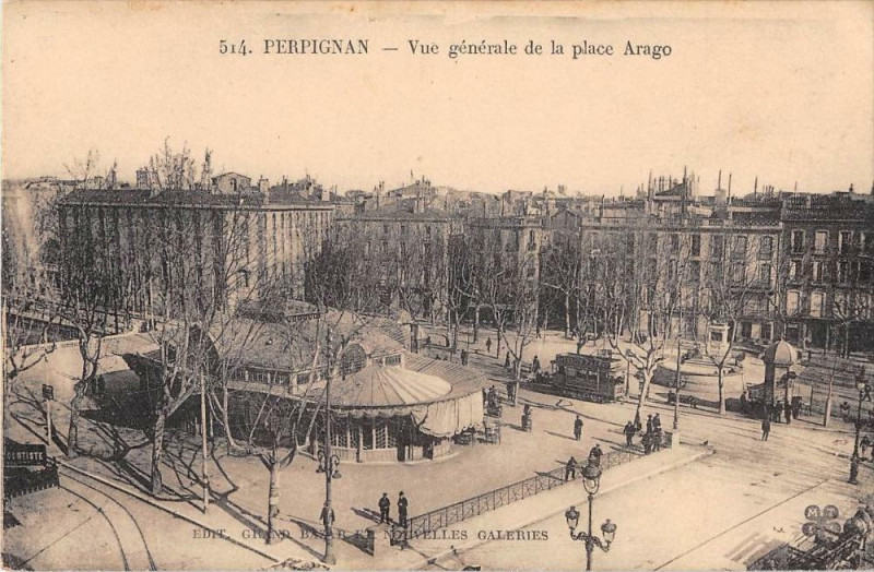 Carte postale ancienne Perpignan Vue Generale De La Place Arago à Perpignan