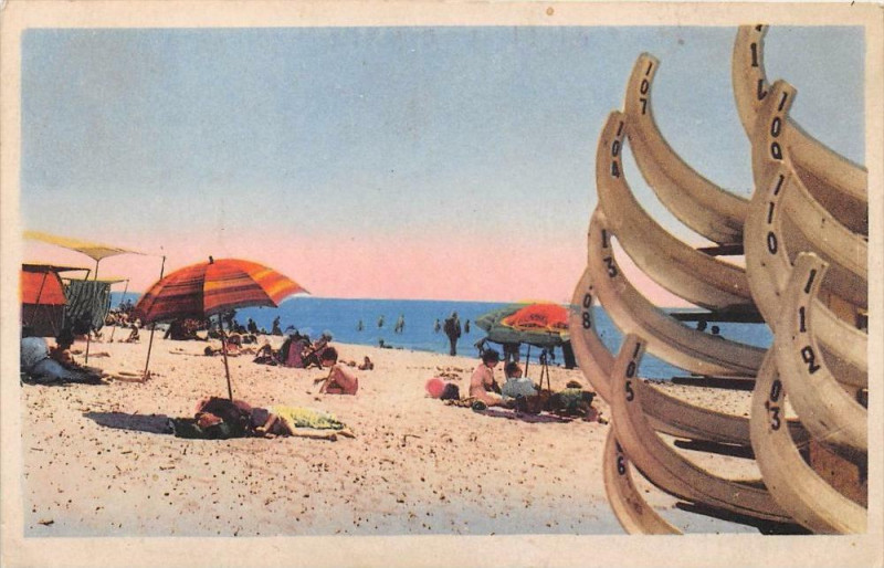 Carte postale ancienne Valras Plage La Plage Et Les Skirado à Valras-Plage