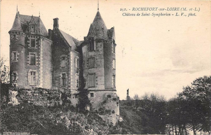 Carte postale ancienne Rochefort Sur Loire Chateau Saint-Symphorien à Loiré