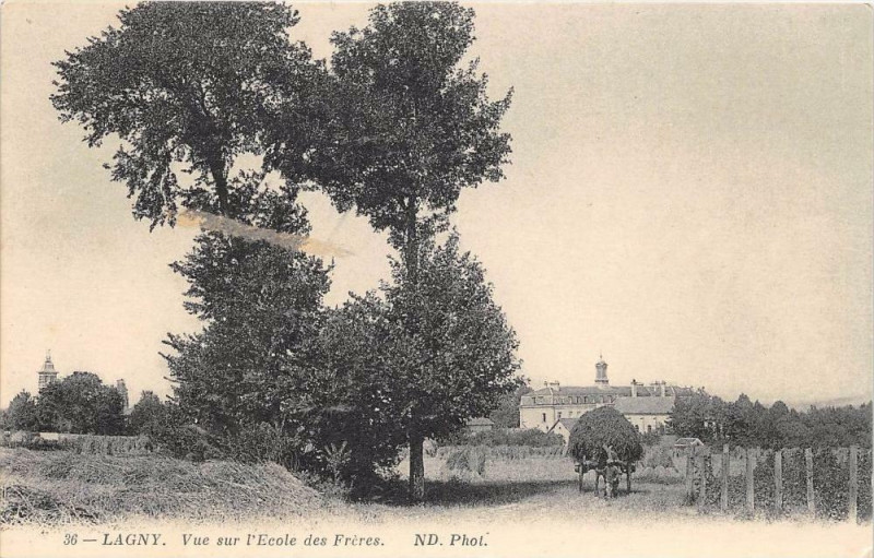 Carte postale ancienne Lagny Vue Sur L'Ecole Des Freres