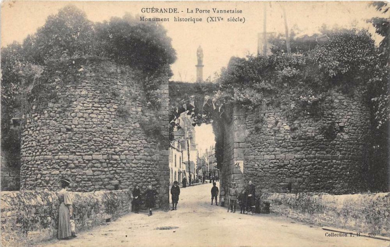 Carte postale ancienne Guerande La Porte Vannetaise à Guérande