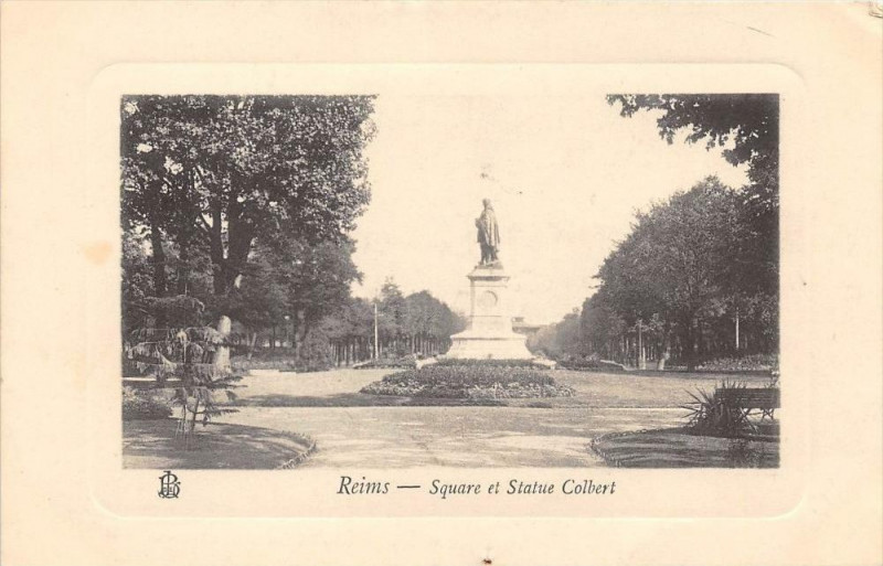 Carte postale ancienne Reims Square Et Statue Colbert à Reims