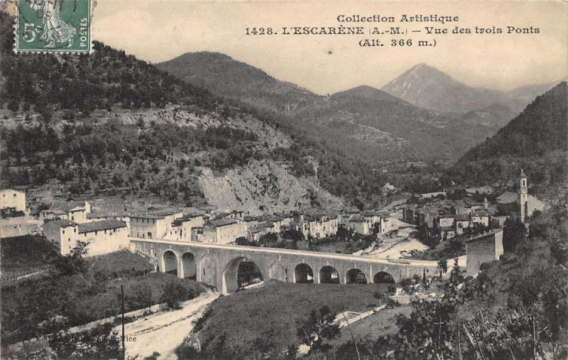 Carte postale ancienne L'Escarene Vue Des Trois Ponts à L'Escarène