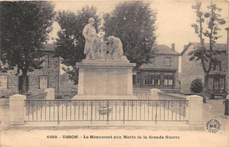 Carte postale ancienne Usson Le Monument Aux Morts