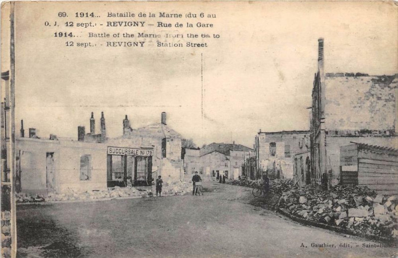 Carte postale ancienne Revigny Rue De La Gare
