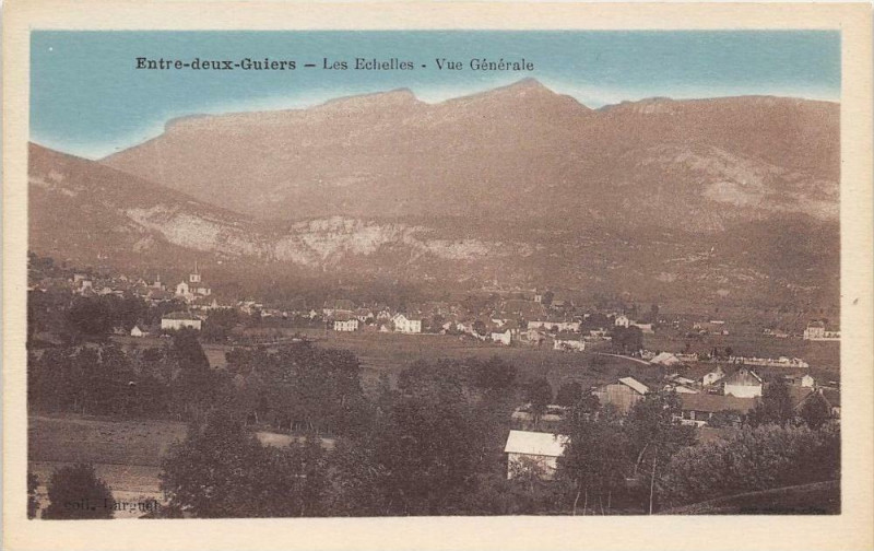 Carte postale ancienne Entre Deux Guiers Les Echelles Vue Generale à Entre-deux-Guiers