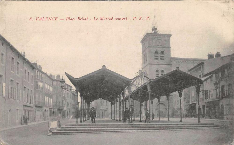 Carte postale ancienne Valence Place Bellat Marche Couvert à Valence