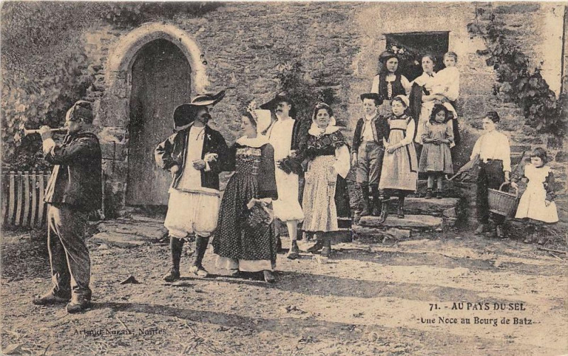 Carte postale ancienne Au Pays Du Sel Une Noce Au Bourg De Batz