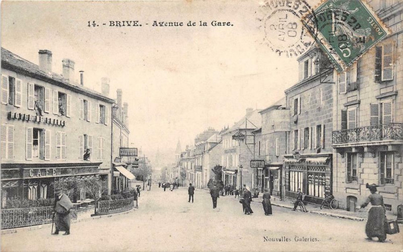 Carte postale ancienne Brive Avenue De La Gare