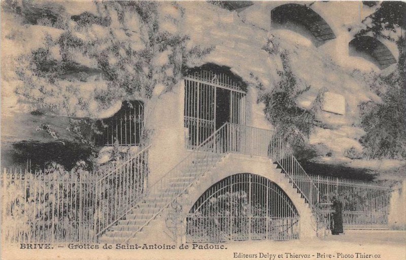 Carte postale ancienne Brive Grottes Saint-Antoine De Padoue