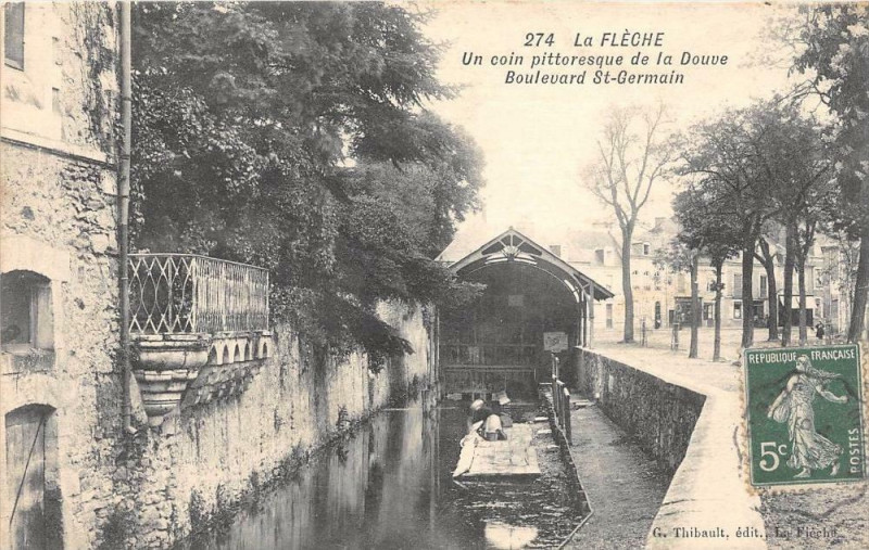 Carte postale ancienne La Fleche Un Coin Pittoresque De La Douve Bd Saint Germain