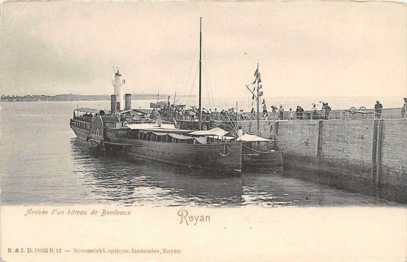 Carte postale ancienne Royan Arrivee D'Un Bateau De Bordeaux (dos non divisé) à Royan