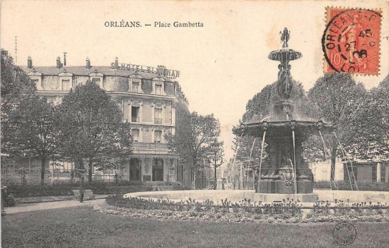 Carte postale ancienne Orleans Place Gambetta à Orléans