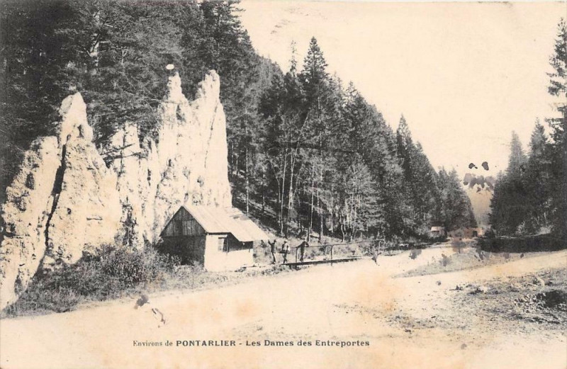 Carte postale ancienne Env.pontarlier Les Dames Des Entreportes à Pontarlier