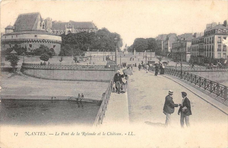 Carte postale ancienne Nantes Pont De La Rotonde Et Chateau (dos non divisé) à Nantes