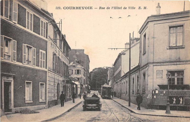 Carte postale ancienne Courbevoie Rue De L'Hotel De Ville à Courbevoie