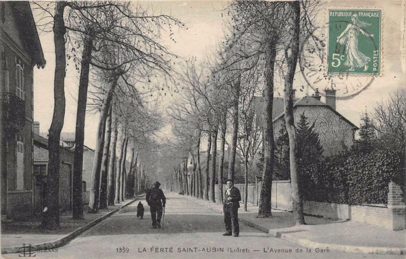 Carte postale ancienne La Ferte Saint Aubin L'Avenue De La Gare