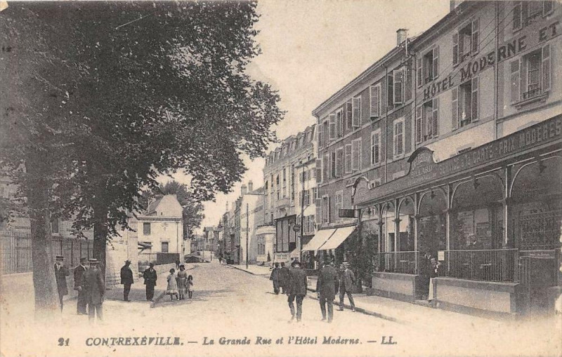Carte postale ancienne Contrexeville Grand Erue Hotel Moderne à Contrexéville