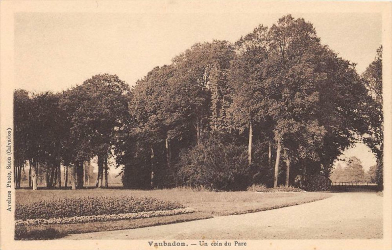 Carte postale ancienne Vaudabon Un Coin Du Parc