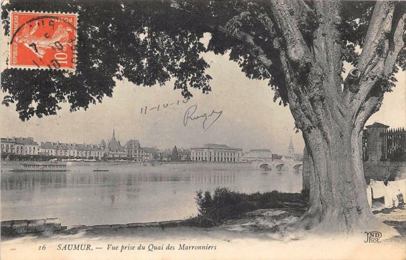 Carte postale ancienne Saumur Vue Prise Du Quai Des Marronniers à Saumur