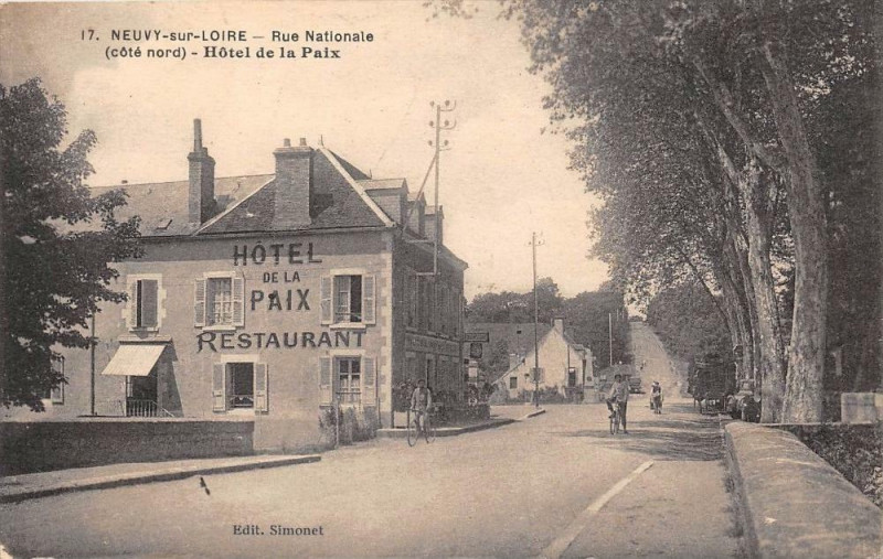 Carte postale ancienne Neuvy Sur Loire Hotel De La Paix à Neuvy-sur-Loire