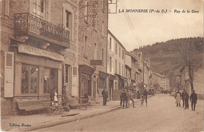 Carte postale ancienne La Monnerie Rue De La Gare