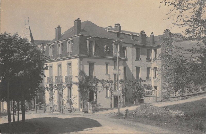 Carte postale ancienne La Bourboule Carte Photo De La Villa Soleil Pension De Famille à La Bourboule