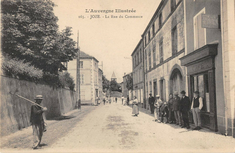 Carte postale ancienne Joze La Rue Du Commerce à Joze