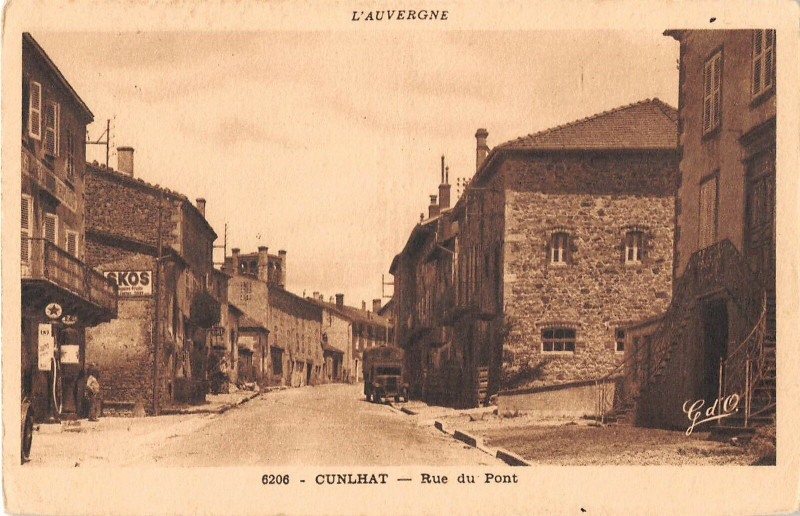 Carte postale ancienne Cunlhat Rue Du Pont à Cunlhat
