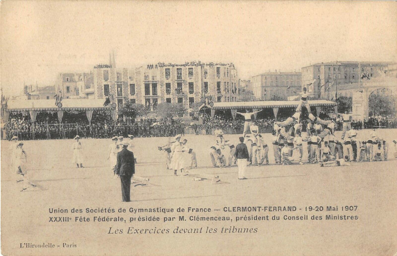 Carte postale ancienne Clermont Ferrand Union Societe Gymnastique Exercices Devant Les Tribunes à Clermont-Ferrand