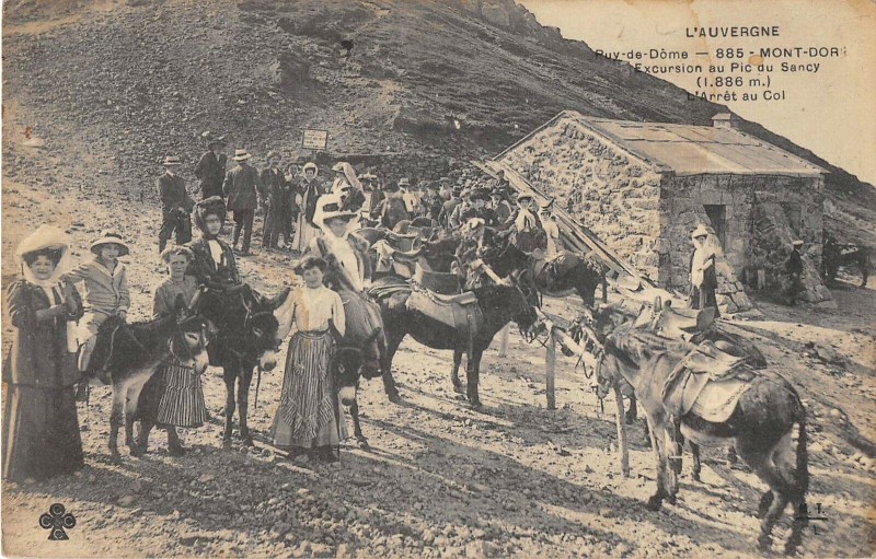 Carte postale ancienne Mont Dore Excursion Au Pic Du Sancy L'Arret Au Col à Mont-Dore