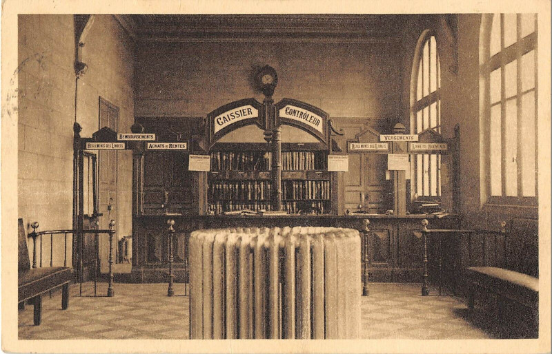 Carte postale ancienne Caisse D'Epargne D'Ambert Les Bureaux à Ambert