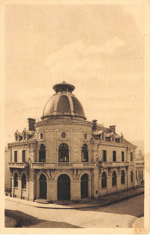 Carte postale ancienne Caisse D'Epargne D'Ambert Vue Exterieure à Ambert