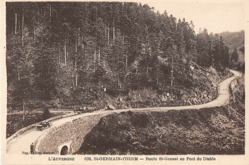 Carte postale ancienne Saint Germain L'Herm Route Saint-Genest Au Pont Du Diable à Saint-Germain-l'Herm