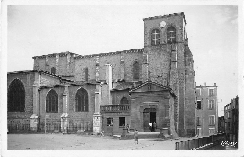 Carte postale ancienne Thiers La Vieille Eglise à Thiers