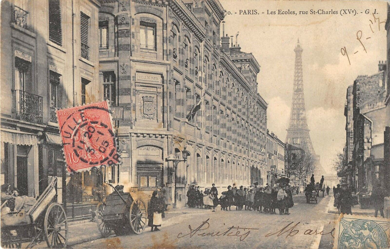 Carte postale ancienne Les Ecoles, rue Saint-Charles à Paris 15e