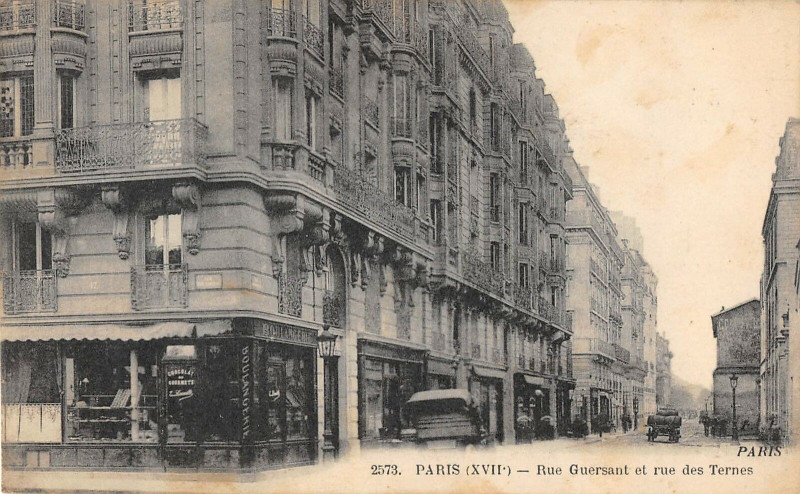 Carte postale ancienne Rue Guersant et rue des Ternes à Paris 17e