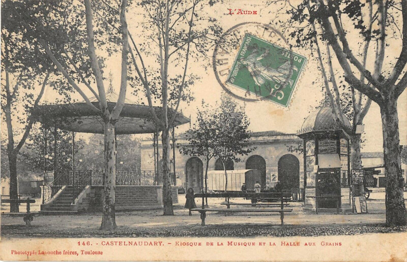 Carte postale ancienne Castelnaudary Kiosque De La Musique Et La Halle Aux Grains (pas courante à Castelnaudary