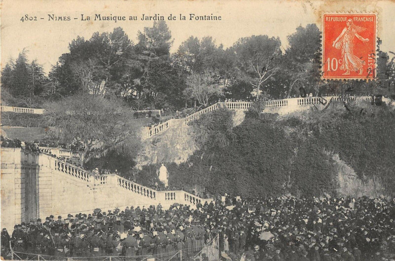 Carte postale ancienne Nimes La Musique Au Jardin De La Fontaine à Nîmes