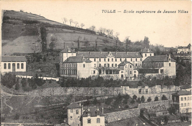 Carte postale ancienne Tulle Ecole Superieure De Jeunes Filles à Tulle