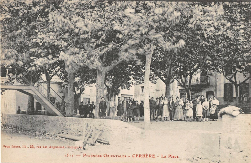 Carte postale ancienne Cerbere La Place à Cerbère