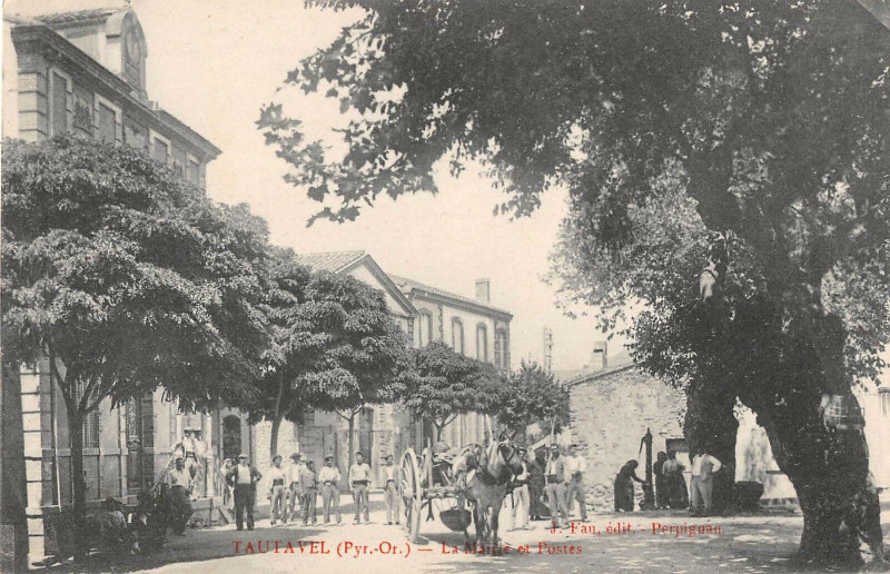 Carte postale ancienne Tautavel Mairie Et Postes à Tautavel