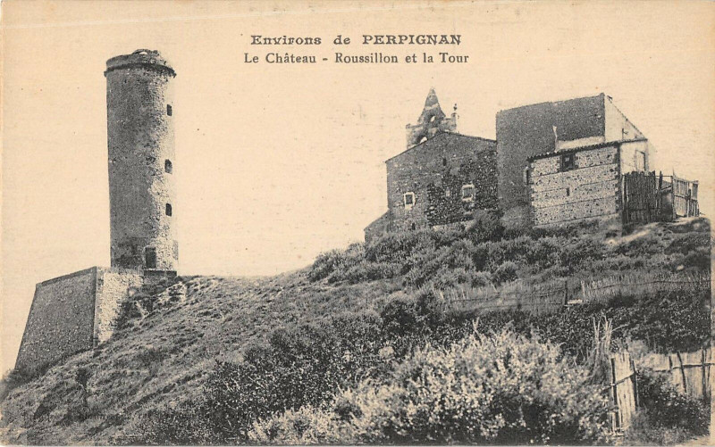 Carte postale ancienne Env.perpignan Le Chateau Roussillon Et La Tour à Llo