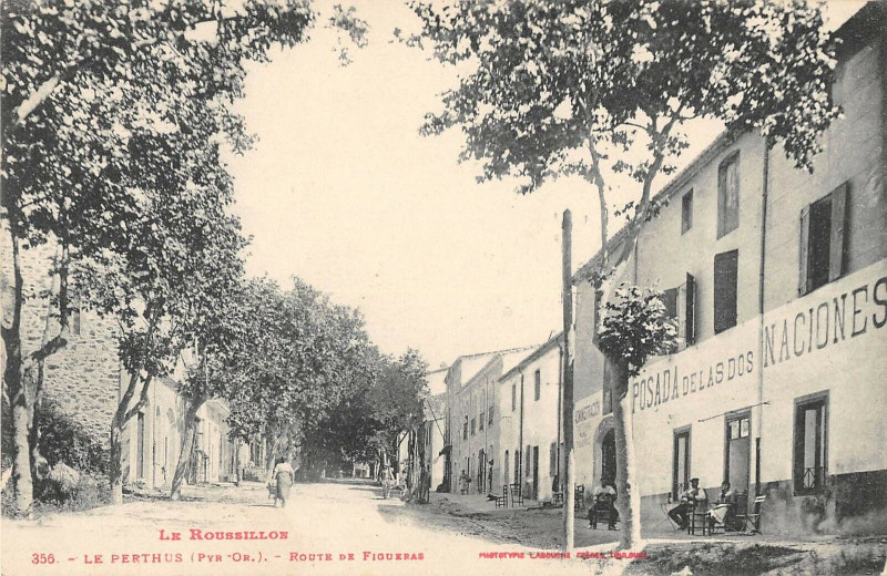 Carte postale ancienne Le Perthus La Route De Figueras au Perthus