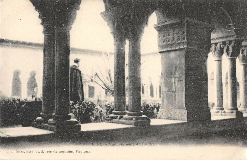 Carte postale ancienne Elne Vue Interieur Du Cloitre à Elne