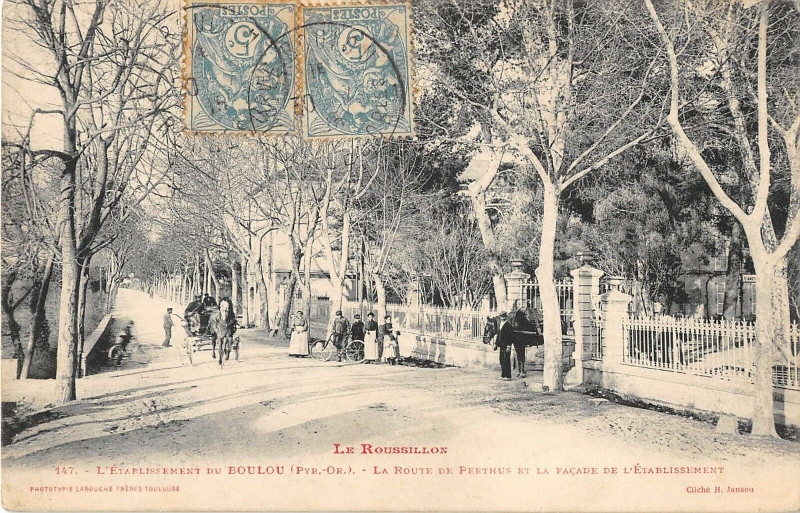 Carte postale ancienne L'Etablissement Du Boulou La Route Du Perthus