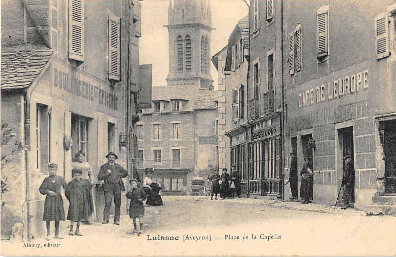Carte postale ancienne Laissac Place De La Capelle